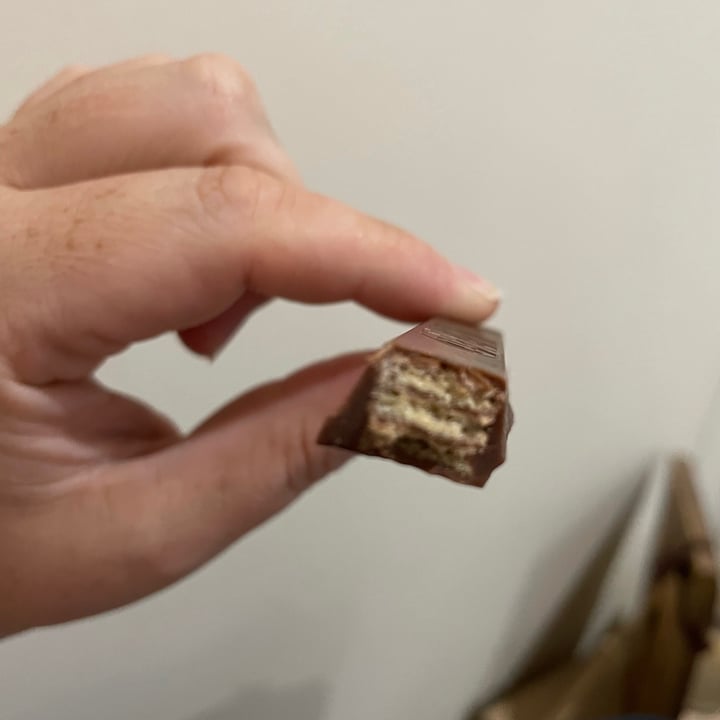 photo of Nestlé Kitkat Vegan shared by @lavievegetale on  20 Jun 2021 - review