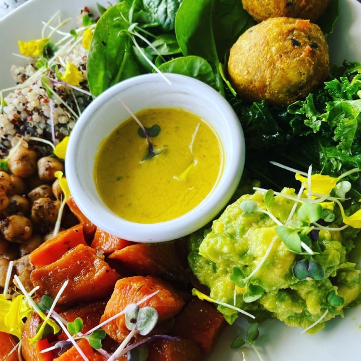 review photo of Ozmosis Cafe Kitchen Macro Bowl shared by @nourishingwithplants on 08 Oct 2021 - review