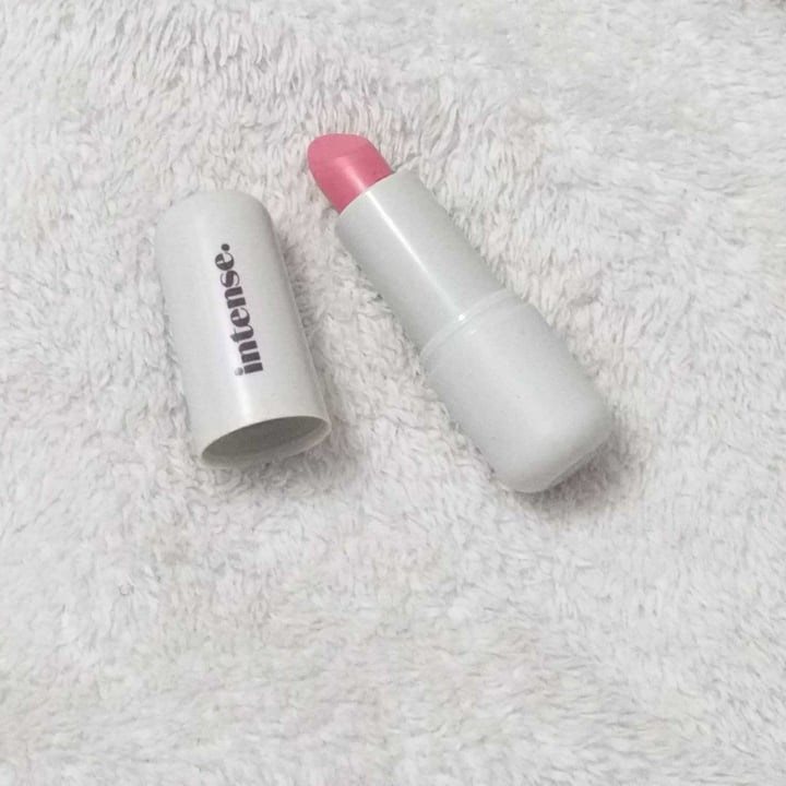 review photo of O Boticário Intense Batom Cremoso Cor 210 shared by @tatamileto on 12 Jul 2022 - review
