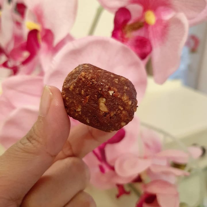 review photo of Deliciously Ella Nut Butter Balls - Hazelnut shared by @calicomeetsbroccoli on 07 Sep 2019 - review