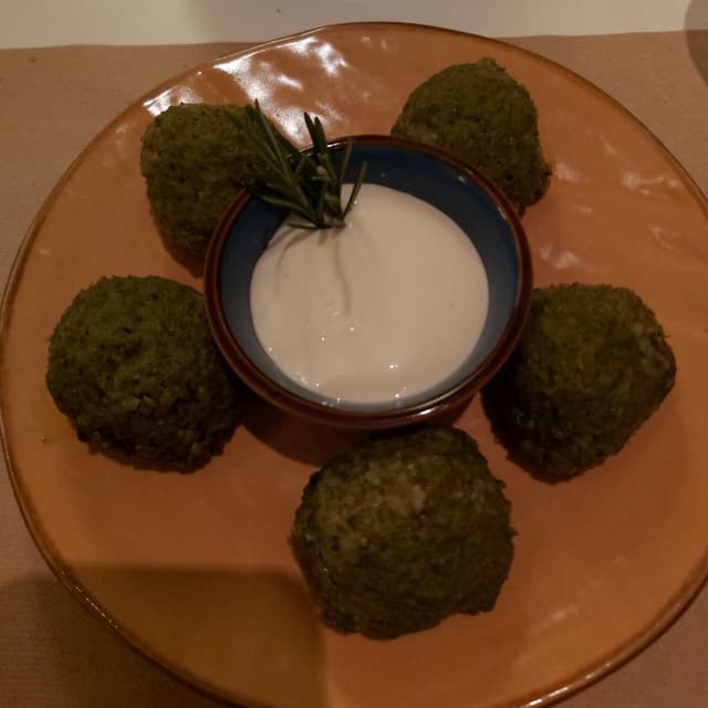 Photo of the dish “Polpette di riso integrale con cime di rapa e peperoncino cayenne”