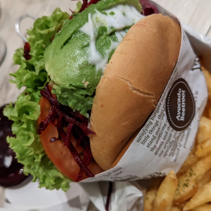 review photo of VeganBurg Singapore Avocado Beetroot Burger shared by @preethiness on 24 Oct 2020 - review