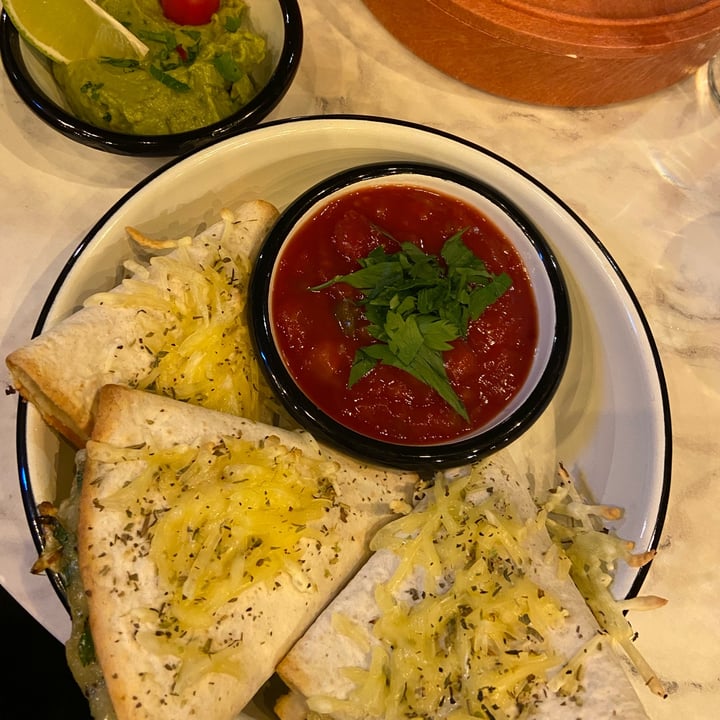 photo of Wallen Bar Eatery Vegan quesadillas shared by @parissa on  05 Dec 2021 - review
