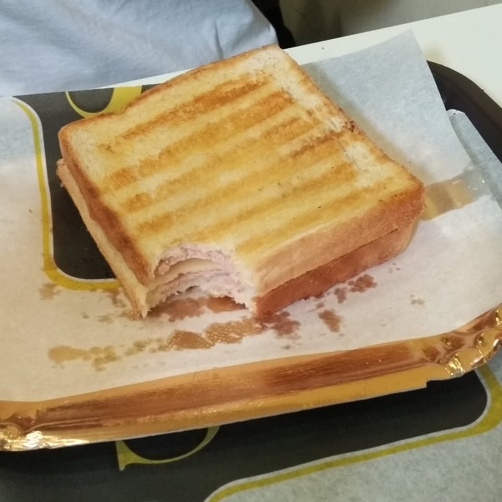 photo of CroisSants Bikini - Ham & Cheese Sandwich shared by @malaff on  02 Feb 2021 - review