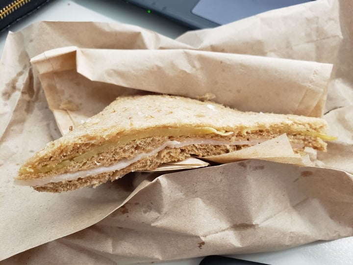photo of Futuro Veggie - Coffee & Deli Sandwich De Miga Jamon Y Queso shared by @lucianah on  07 Feb 2020 - review