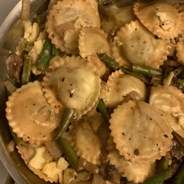 photo of Trader Joe's Vegan Spinach & Cashew Ravioli shared by @unejanie on  10 Oct 2022 - review