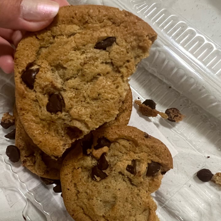 photo of Publix Vegan Chocolate Chip Cookies shared by @junieleone on  18 Nov 2022 - review