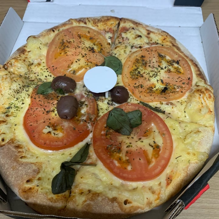 photo of Pop Vegan Food Pizza Marguerita shared by @cr-vegan on  19 Jun 2022 - review