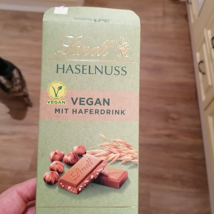 photo of Lindt Haselnuss Vegan Mit Haferdrink shared by @kanguru on  05 Dec 2022 - review