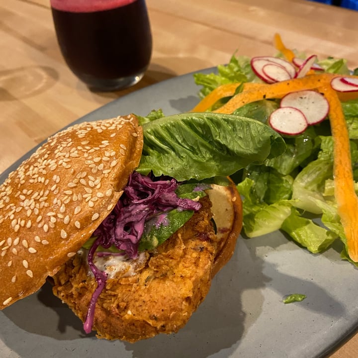 photo of Willow Vegan Bistro Buttermilk Fried Chick’n shared by @beatrizvegan on  10 Oct 2021 - review