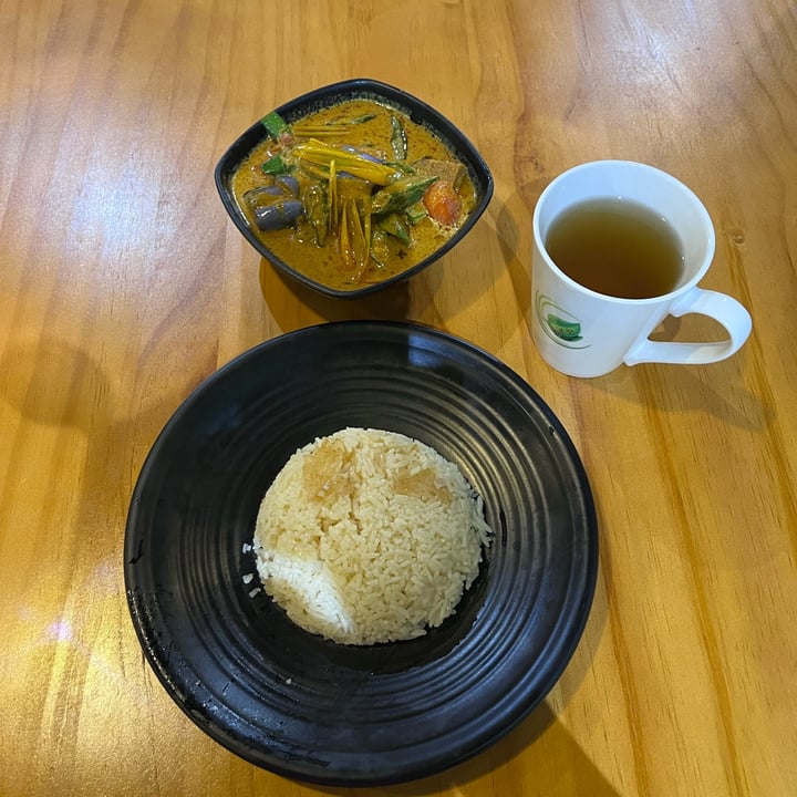 photo of Leaf Corner NanYang Community Club (Jurong) fish curry set shared by @flexivegan on  12 May 2022 - review