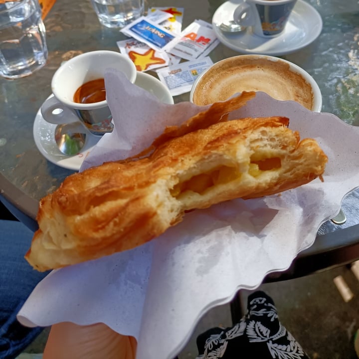 photo of Caffè Trastevere Sfogliatina Con Mele E Uvetta shared by @valeriedarkblue on  24 May 2022 - review