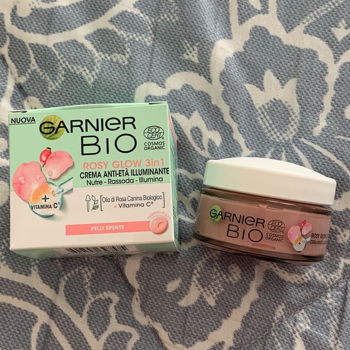 review photo of Garnier Rosy Glow 3 in 1 Youth Cream shared by @marcolily on 22 Jan 2022 - review
