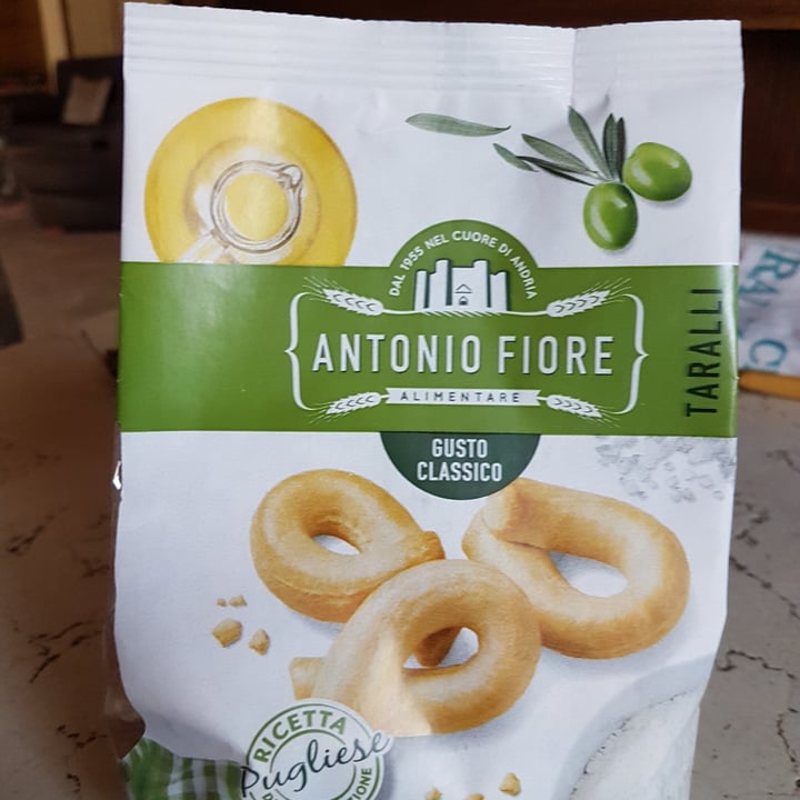 photo of Antonio Fiore Taralli con pezzi di olive shared by @tonyveg on  10 Mar 2022 - review