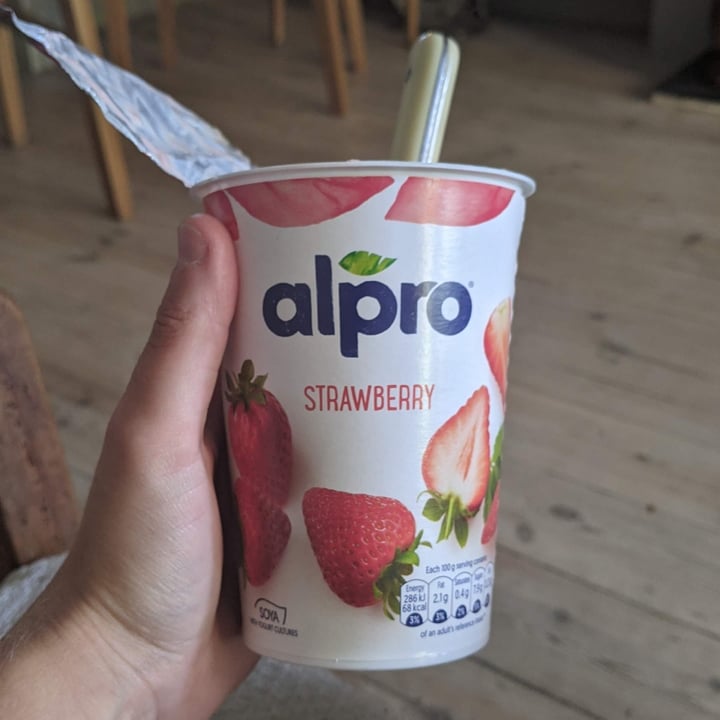 review photo of Alpro Erdbeere Pflanzlich shared by @whiterabbit8 on 11 Jan 2021 - review