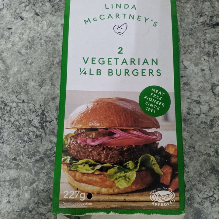 photo of Linda McCartney's Vegetarian 1/4 LB Burgers shared by @raskills on  18 Jan 2022 - review