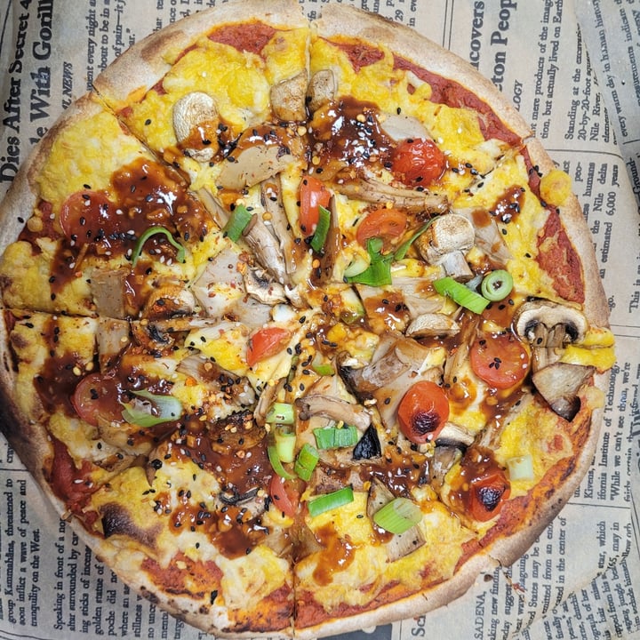 review photo of Vegan Streetfood Deli - Obs Sticky Asian BBQ Chick'n Pizza shared by @kellyno on 01 Nov 2022 - review