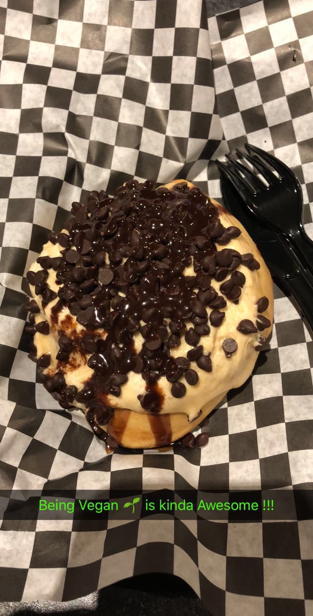 「Reese Peanut butter Cinnamon Roll」の料理の写真