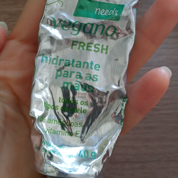 photo of Vegan by Needs Creme Hidratante para as mãos shared by @cassflores on  13 May 2022 - review