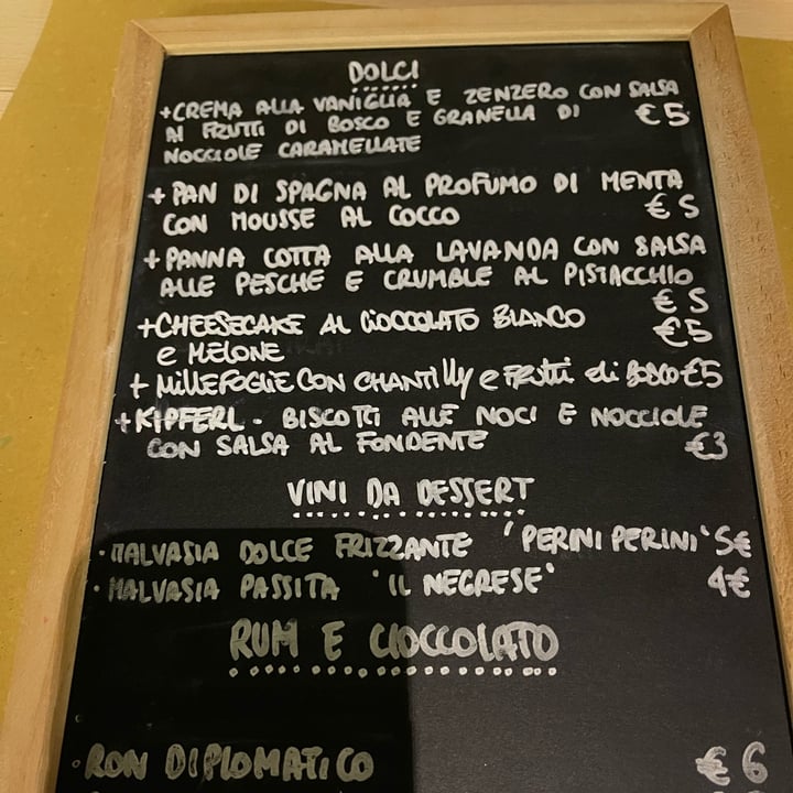 photo of Lo Fai Millefoglie Con Frutti Di Bosco E Crema Chantilly shared by @aliclinomaniac on  03 Oct 2021 - review