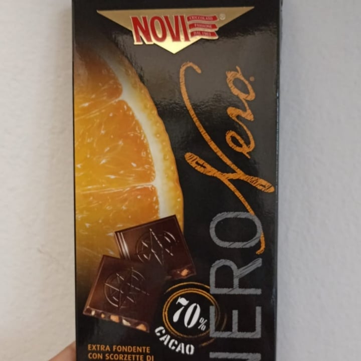 review photo of Novi Nero nero 70% Con Scorzette di Arancia e Mandorle shared by @lucasilecchia on 29 May 2022 - review