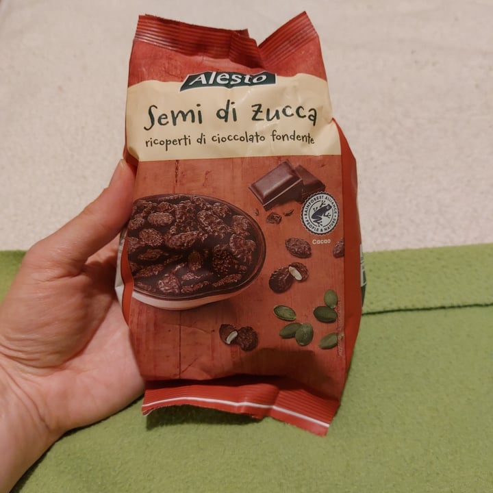 photo of Alesto semi di zucca ricoperti cioccolato fondente shared by @night92 on  26 Nov 2022 - review