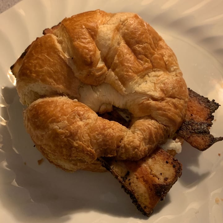 photo of 365 Whole Foods Market Vegan croissants shared by @mariposaeats on  26 Nov 2021 - review