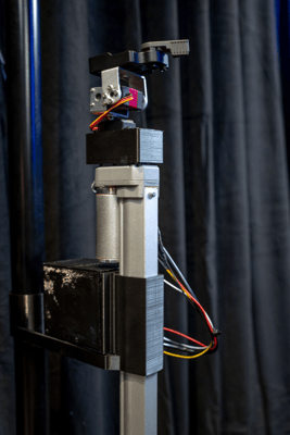 forum_update __ Robot avec caméras et capteurs monté sur un poteau.