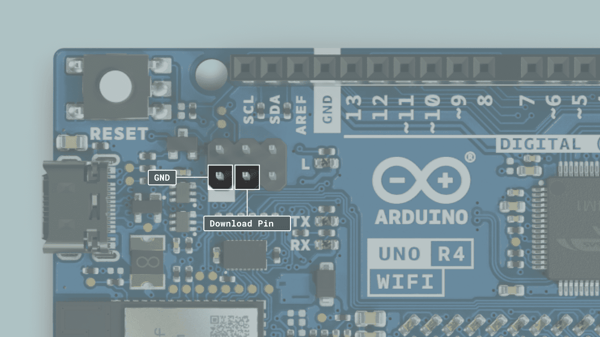 forum_update __ Carte Arduino UNO R4 WiFi avec composants électroniques visibles.
