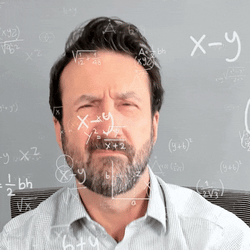 forum_update __ Homme perplexe avec des équations mathématiques en fond.