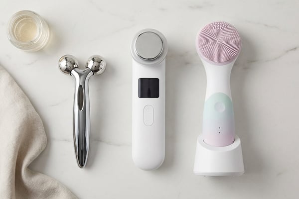 EMS·RF·초음파 홈케어 뷰티 기기 플랫레이