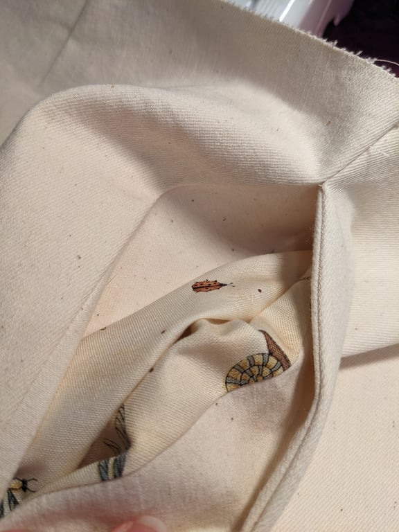 Pocket lining has snail fabric