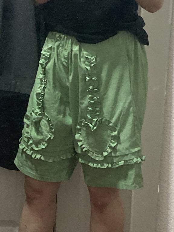 Image of the shorts on legs