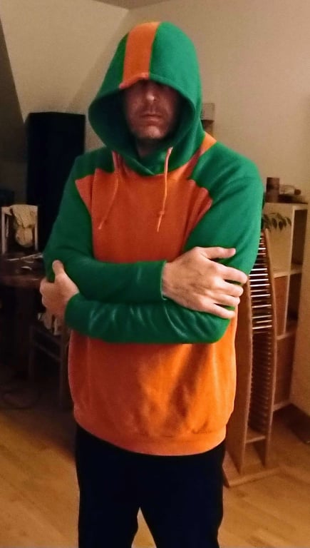 Just an exceptional color pairing on this orange and green hoodie.