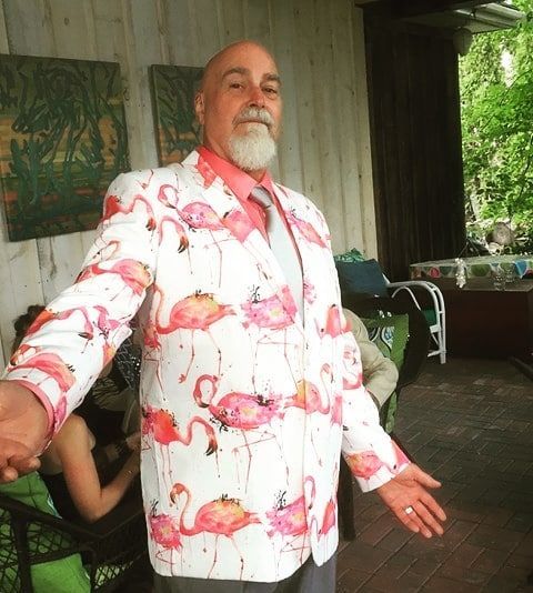 Une veste Jaeger flamboyante avec un flamant rose