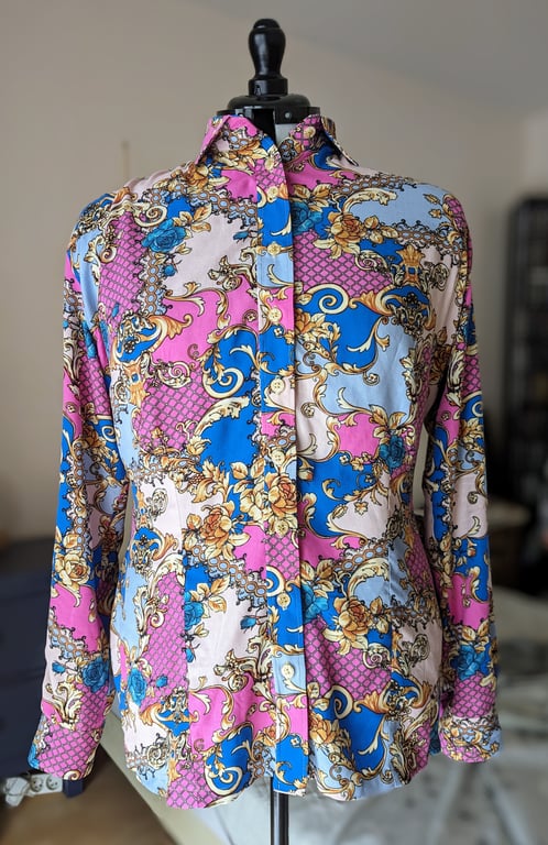 A lovely Simone shirt with beautiful details