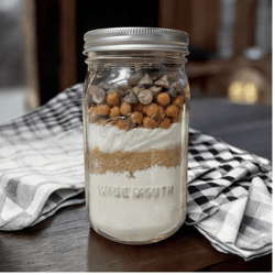 Salted Caramel Chocolate Chip Mason Jar Cookies