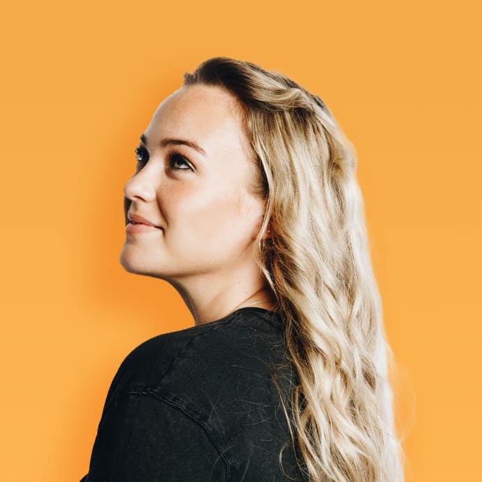 Portrait photo of Kirsty, our project manager