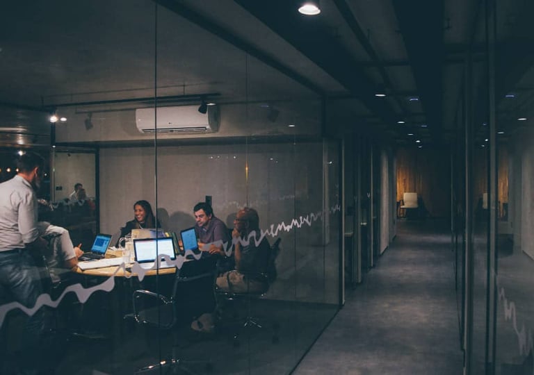 Read more about the article Picking Your Path: Digital Agency or In-House Team?
