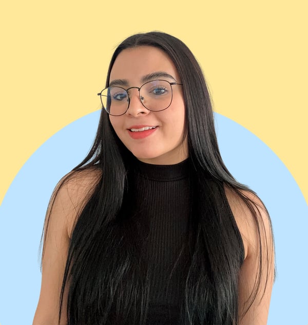 Retrato de Isela Guadalupe Román Tirado, psicoterapeuta de Casi Creativos