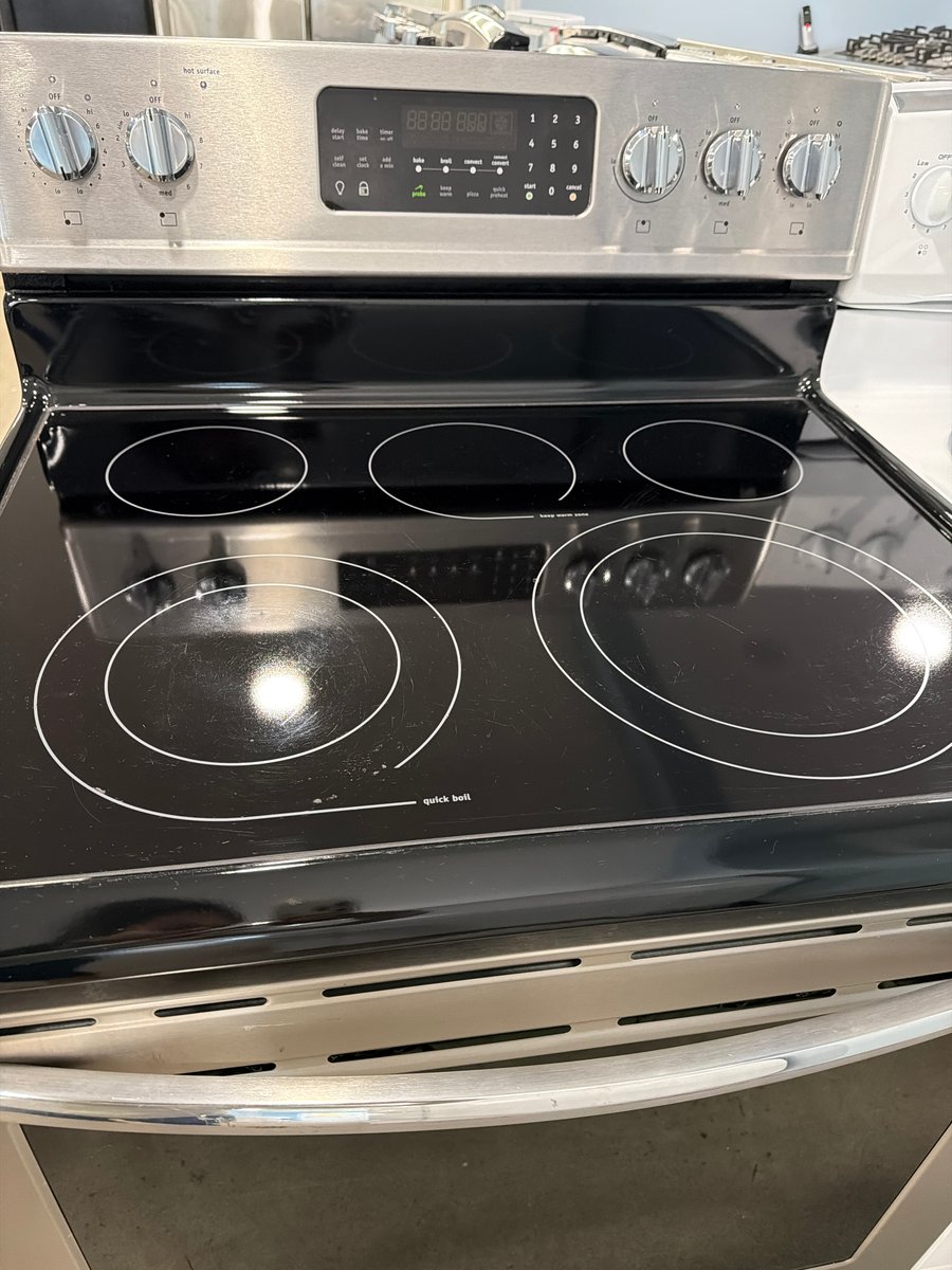 Photo 2 of this exact Frigidaire 30" Electric Freestanding Range