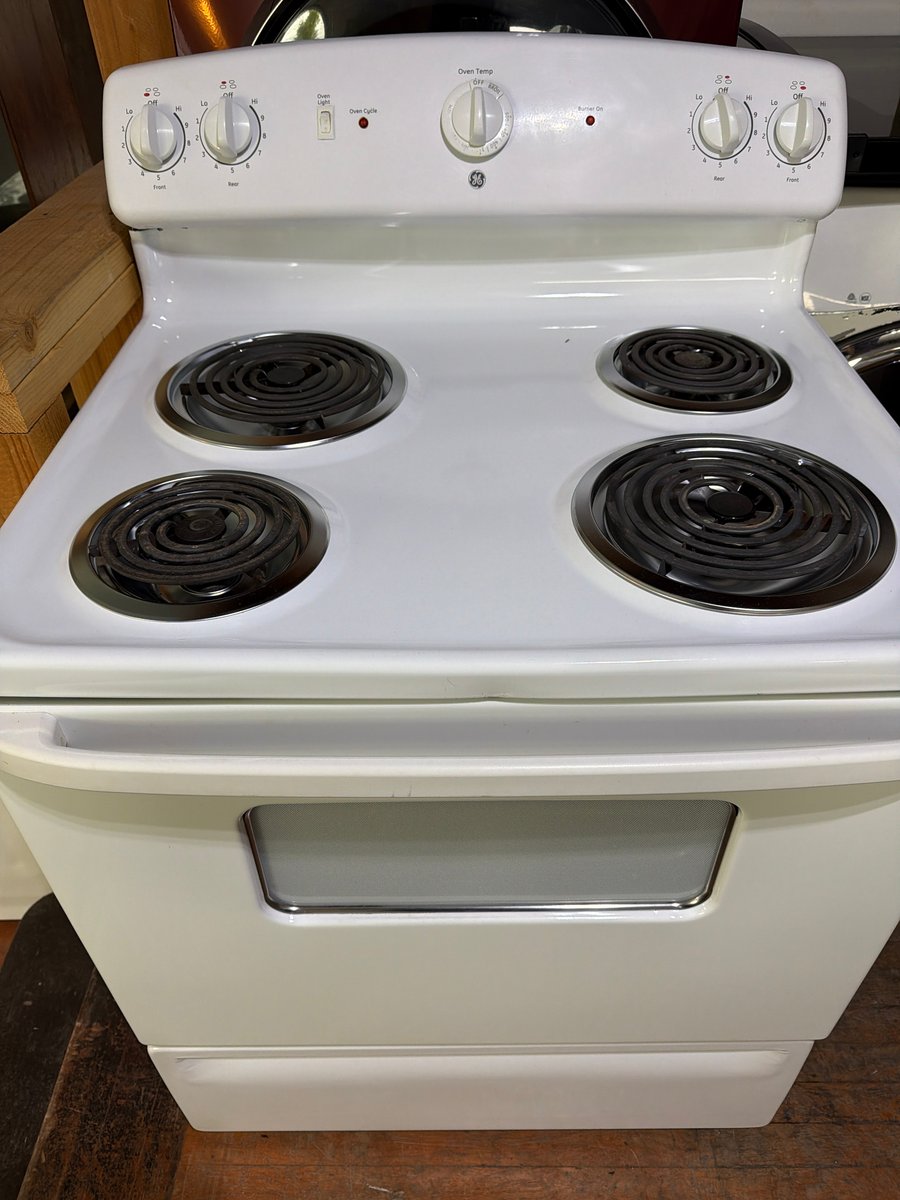 Photo 1 of this exact GE 30" Electric Freestanding Range