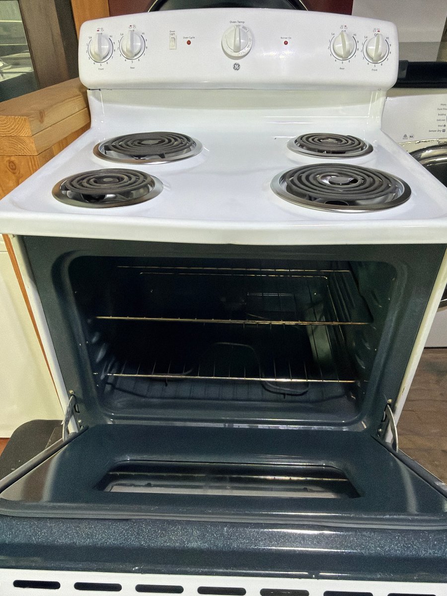 Photo 2 of this exact GE 30" Electric Freestanding Range