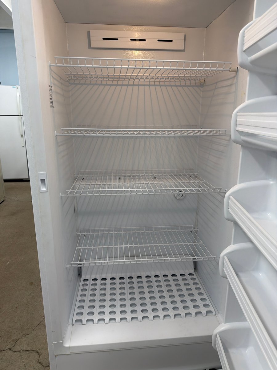 Photo 3 of this exact Frigidaire 32" Upright Freezer