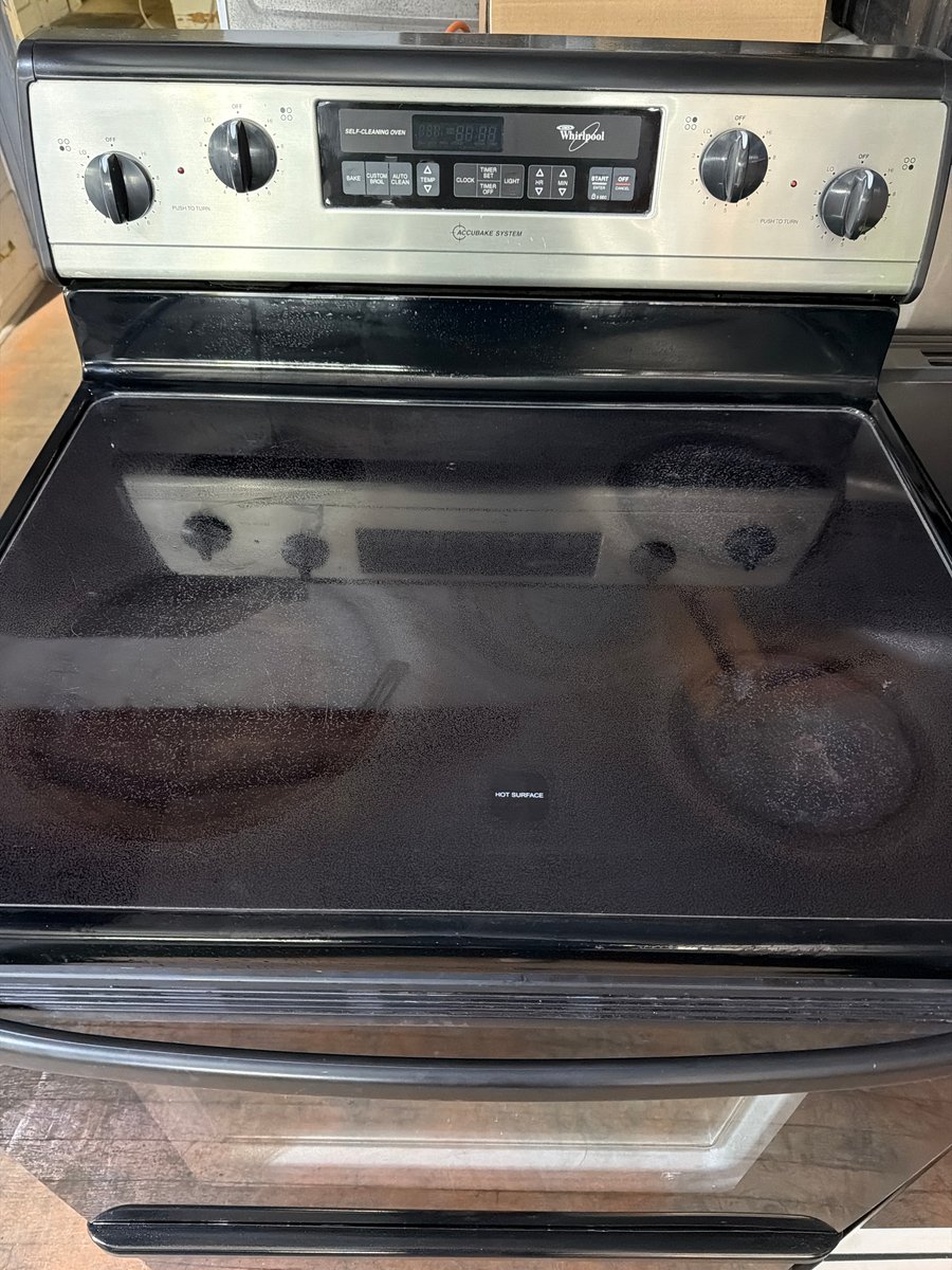 Photo 2 of this exact Whirlpool 30" Electric Freestanding Range