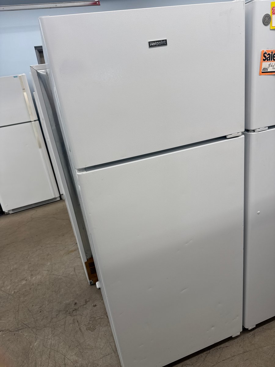 Photo 1 of this exact Hotpoint white top mount refrigerator