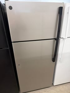 GE Sliver color top mount refrigerator