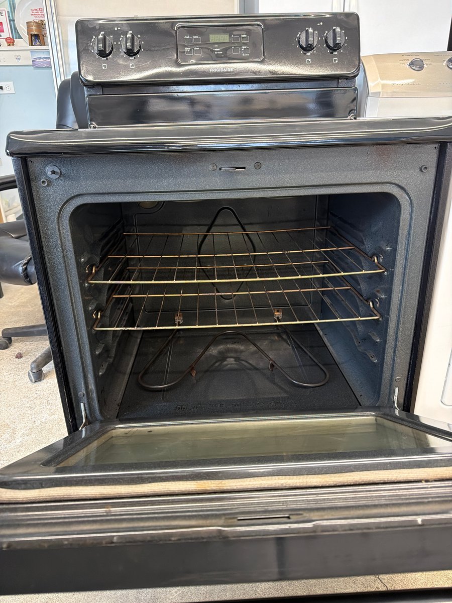 Photo 2 of this exact Frigidaire 30" Electric Freestanding Range