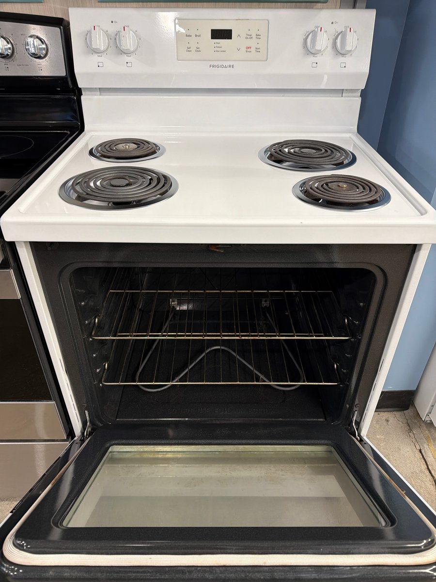 Photo 2 of this exact Frigidaire 30" Electric Freestanding Range