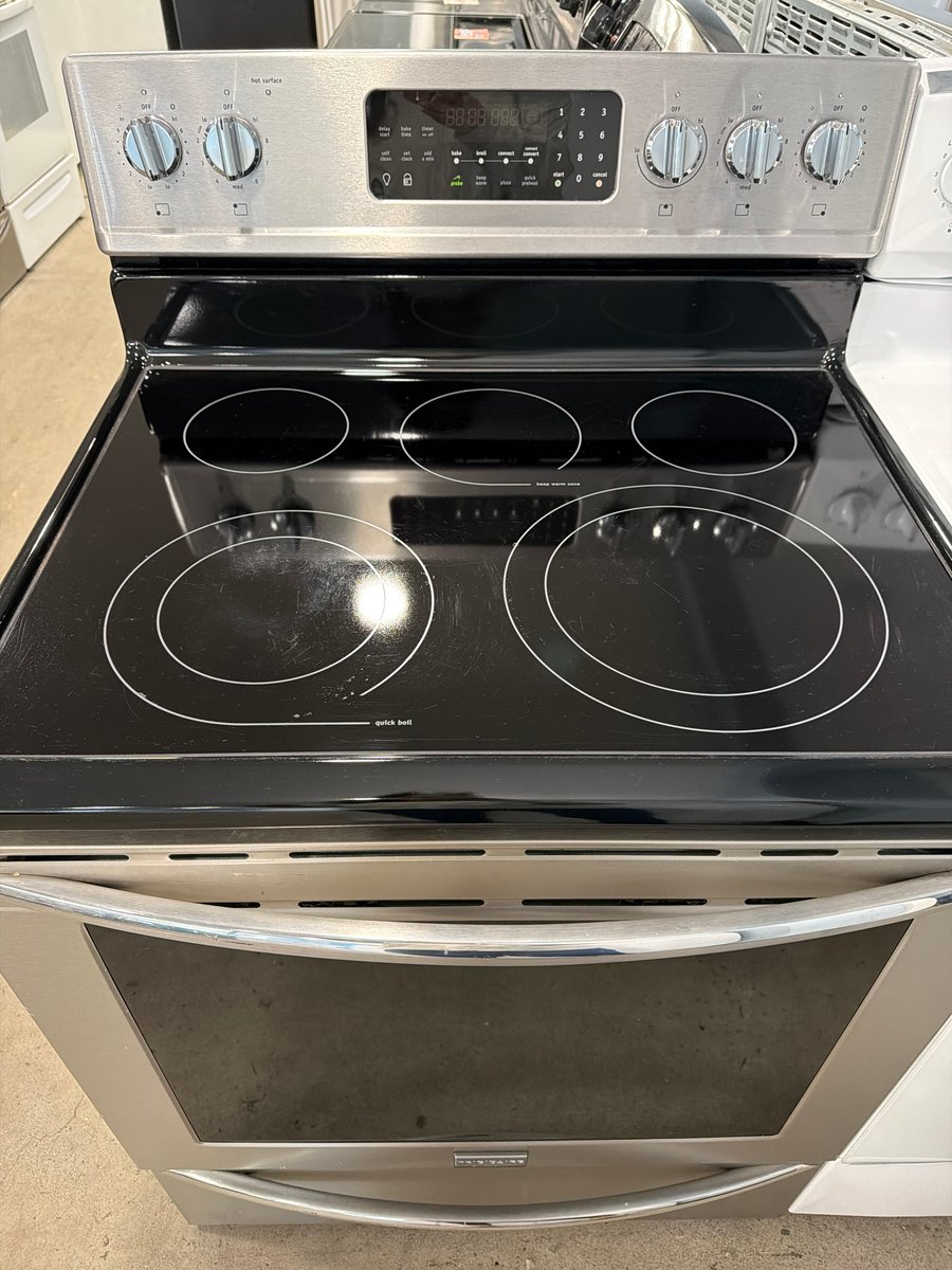 Photo 1 of this exact Frigidaire 30" Electric Freestanding Range
